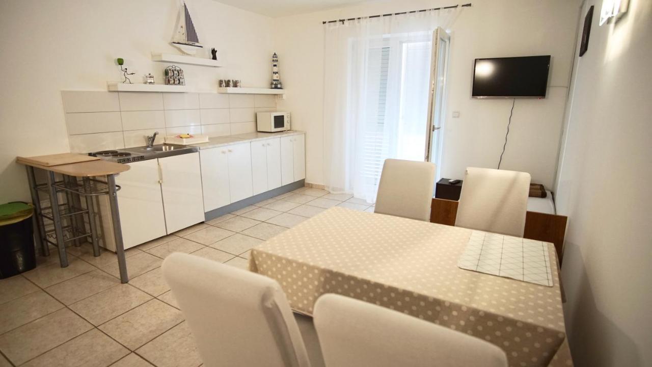 Apartments Victoria Trogir Exterior photo