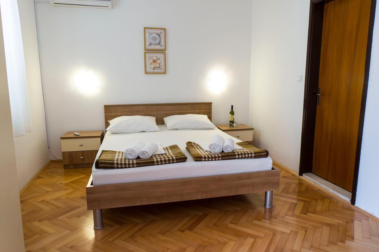 Apartments Victoria Trogir Exterior photo