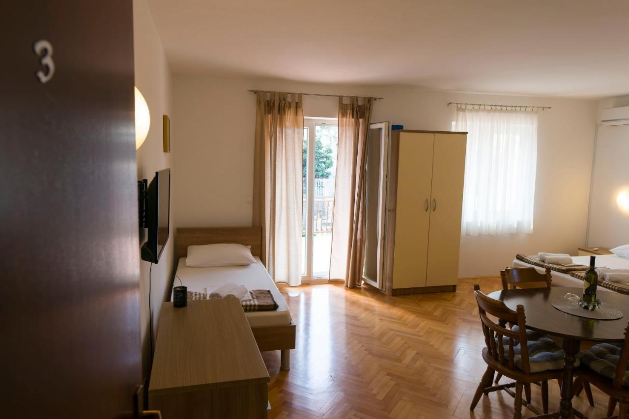 Apartments Victoria Trogir Exterior photo