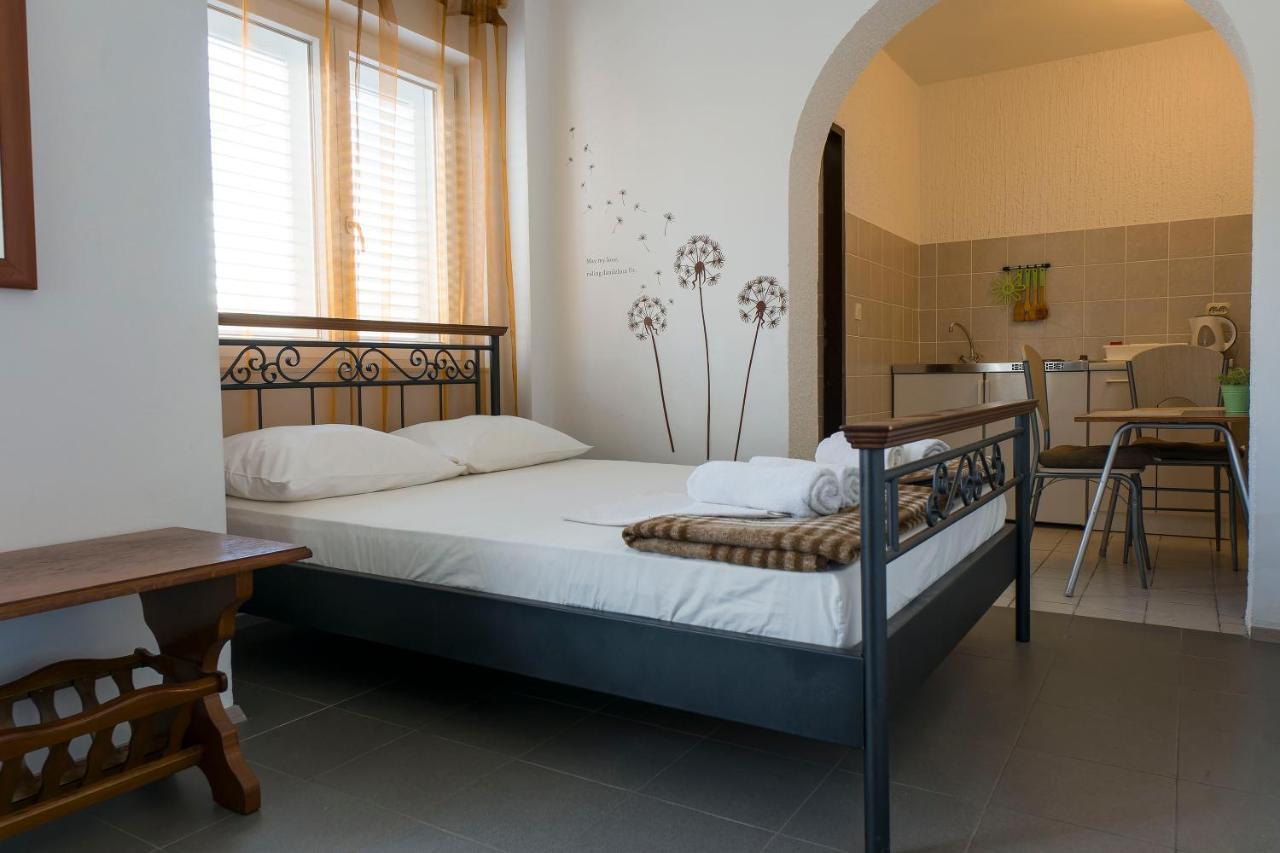 Apartments Victoria Trogir Exterior photo