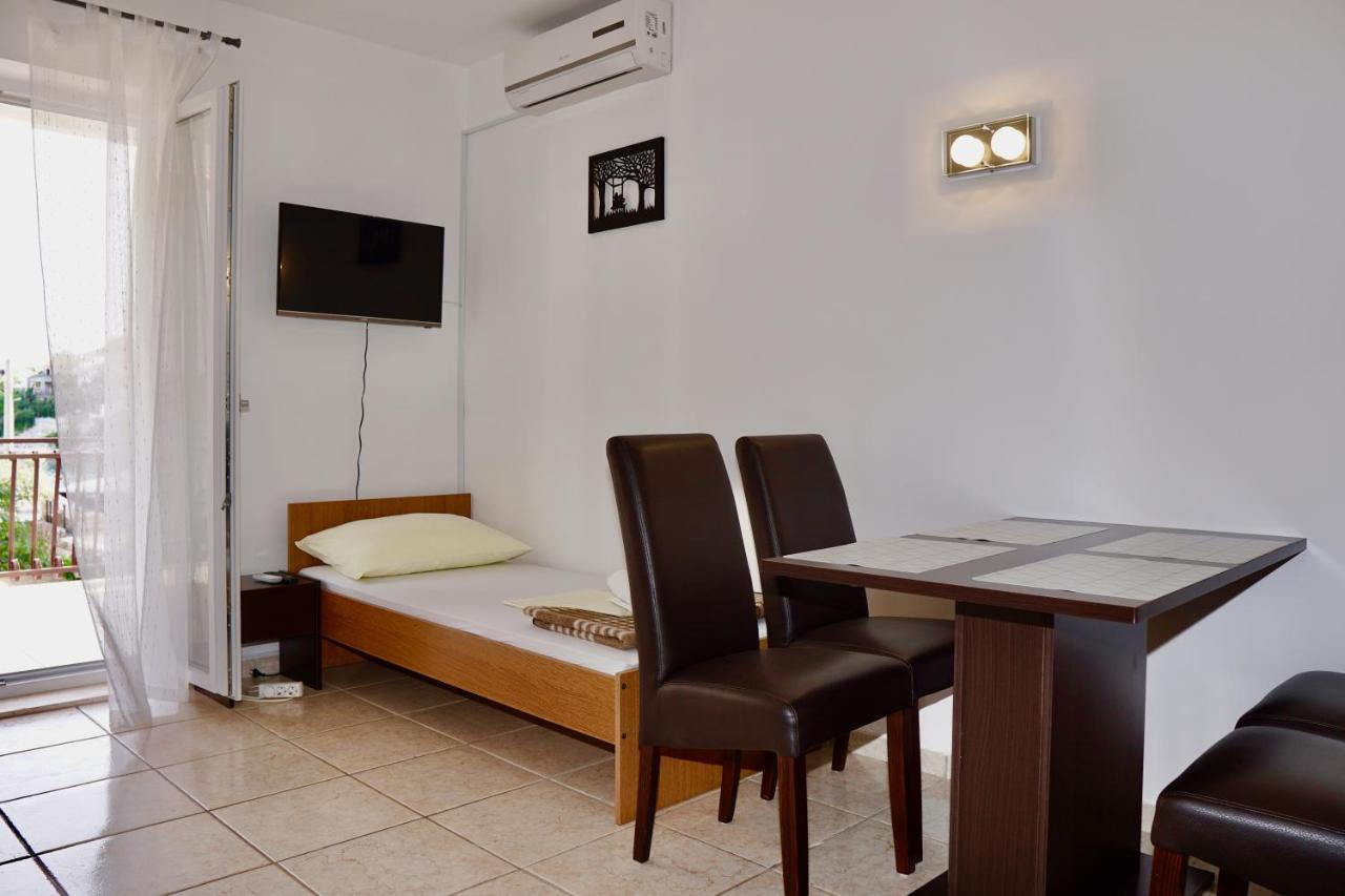 Apartments Victoria Trogir Exterior photo