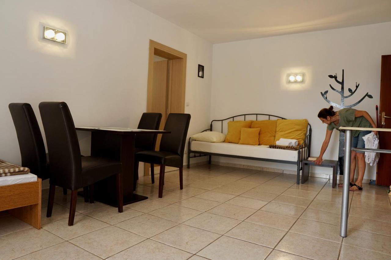 Apartments Victoria Trogir Exterior photo