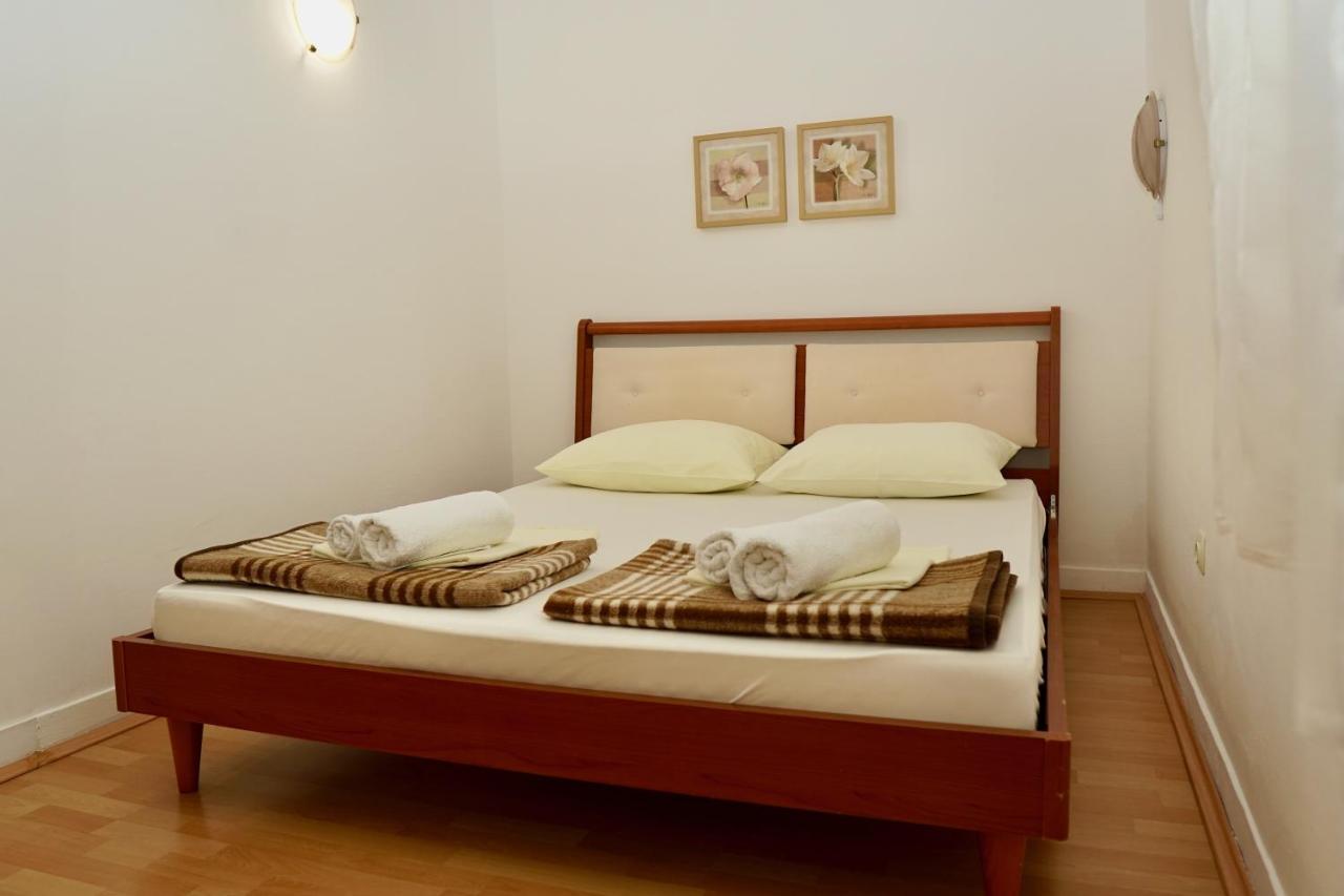 Apartments Victoria Trogir Exterior photo
