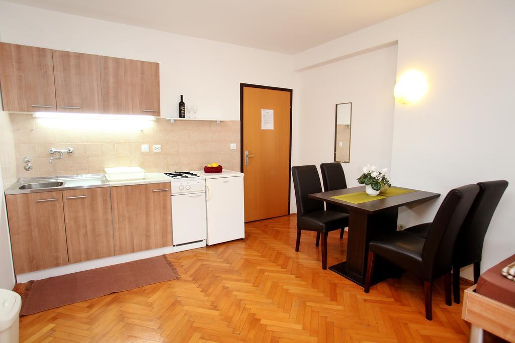 Apartments Victoria Trogir Exterior photo