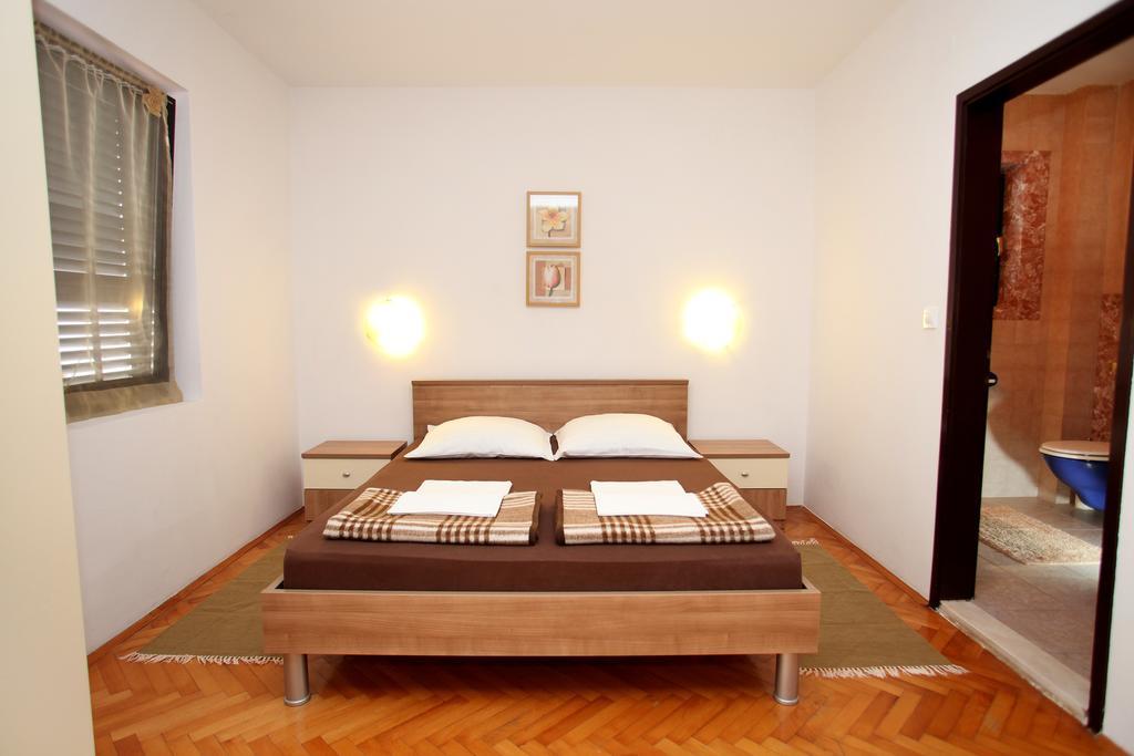 Apartments Victoria Trogir Exterior photo