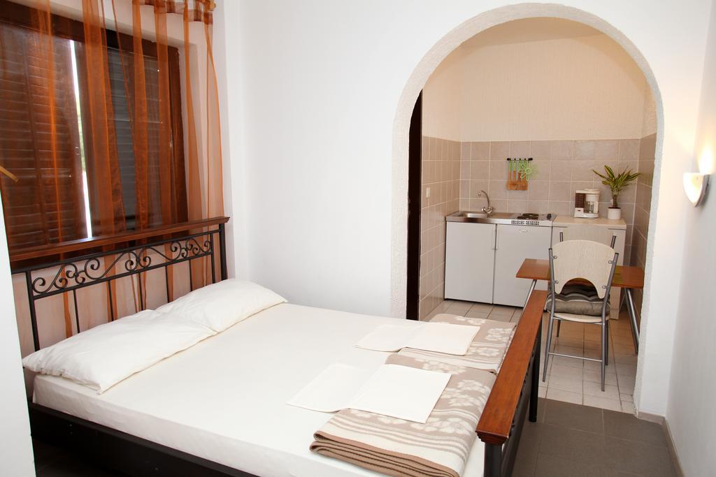 Apartments Victoria Trogir Exterior photo